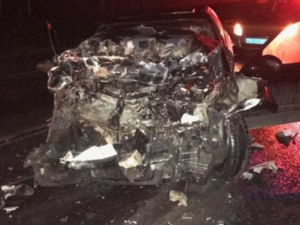 Иномарка влетела в грузовик на трассе в Челябинской области: госпитализированы армяне
